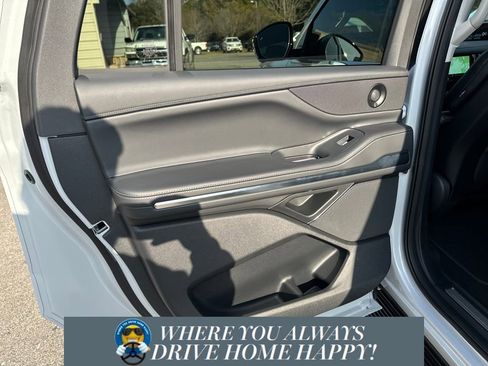 New 2026 Lincoln Navigator L Premier AWD/4WD image 25