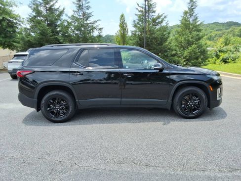 Used 2022 Chevrolet Traverse LT w/ Midnight/Sport Edition AWD/4WD image 4