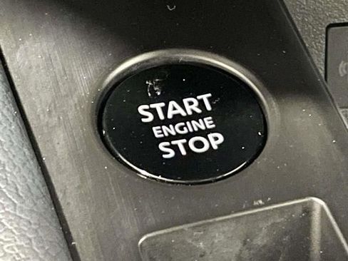 Used 2025 Nissan Kicks SR image 22