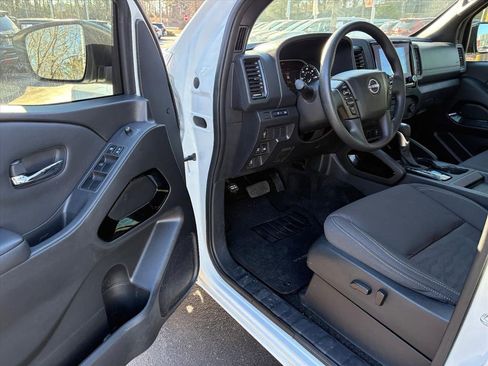 Certified 2023 Nissan Frontier SV w/ Midnight Edition Package image 15