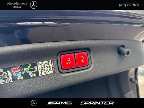 Used 2024 Mercedes-Benz C 300 4MATIC Sedan image 5