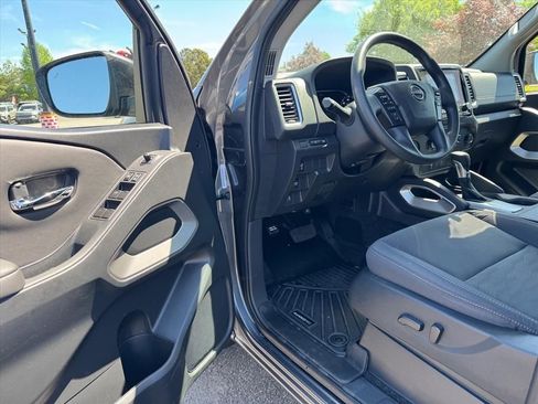 Used 2024 Nissan Frontier SV w/ Technology Package RWD image 13