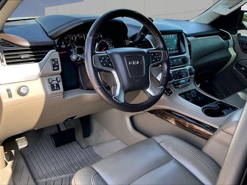 Used 2020 GMC Yukon XL SLT w/ Premium Edition RWD image 4