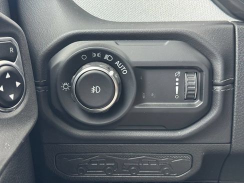 Used 2025 Jeep Wrangler Unlimited Sahara AWD/4WD image 27