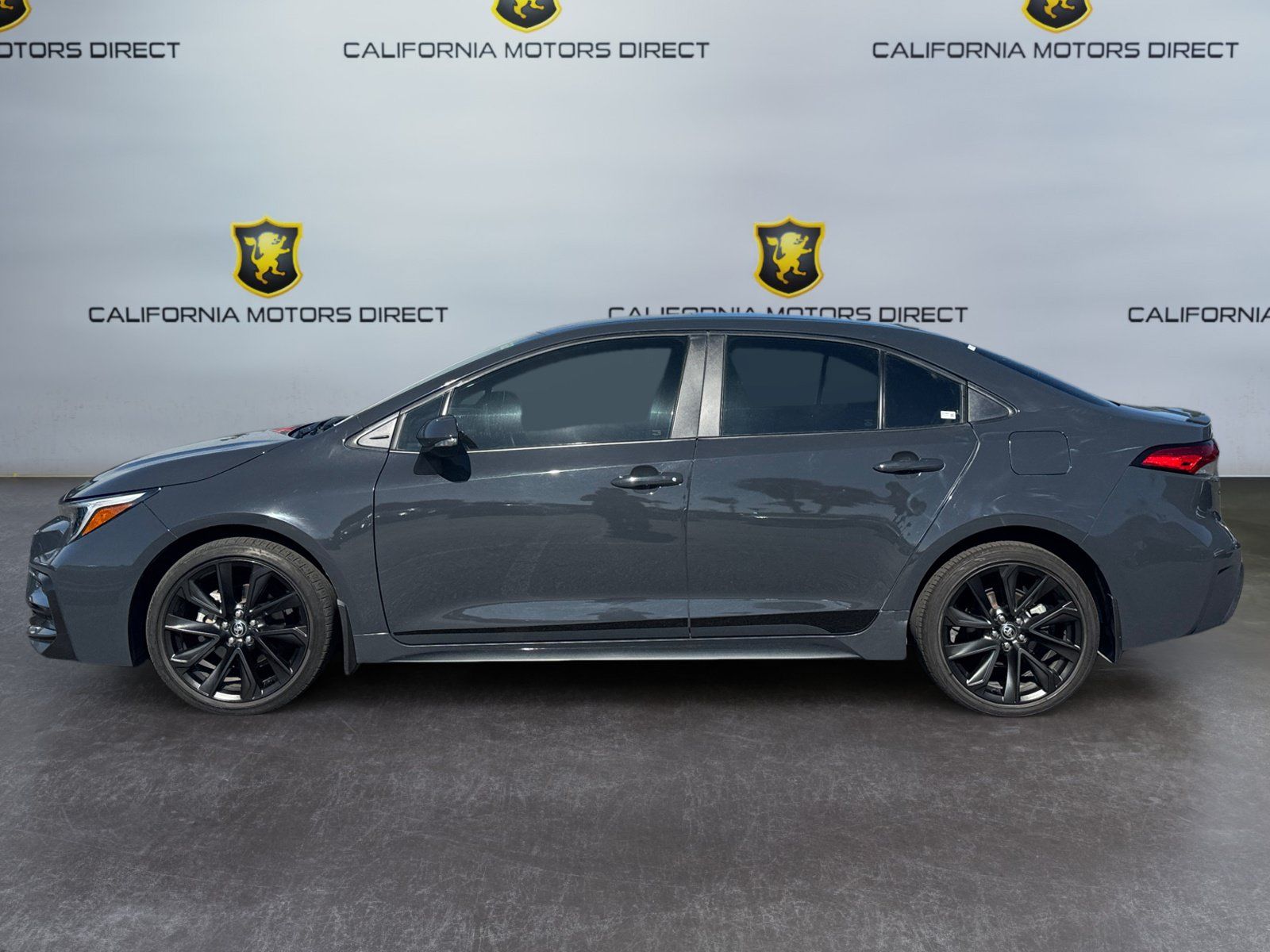 Used 2025 Toyota Corolla SE FWD image 2