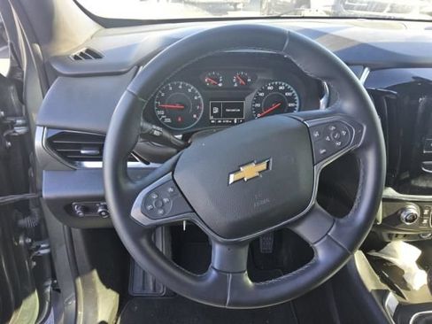 Used 2023 Chevrolet Traverse LT FWD image 3