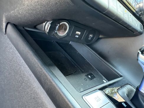 Certified 2025 Hyundai Elantra Limited FWD image 18