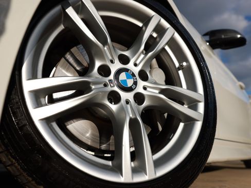 Used 2018 BMW 330i Sedan w/ M Sport Package image 46