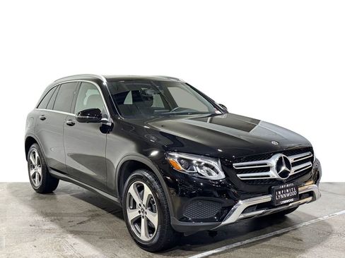 Used 2019 Mercedes-Benz GLC 300 4MATIC image 3
