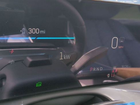 Used 2026 Cadillac Vistiq Premium Luxury image 9