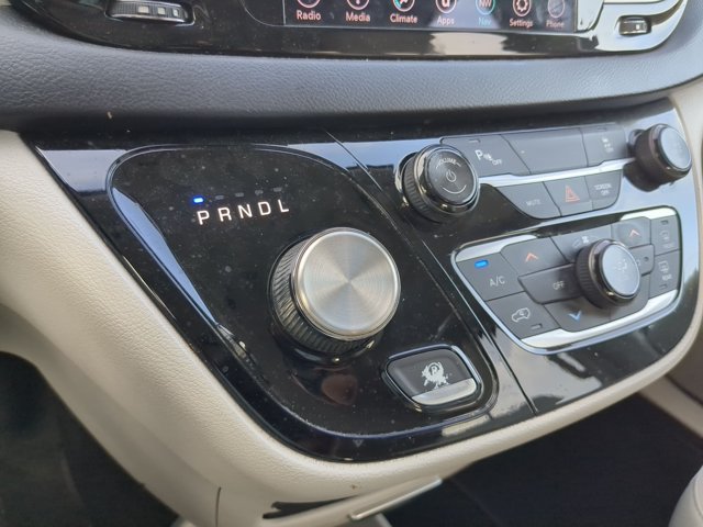 Used 2018 Chrysler Pacifica Touring Plus FWD image 10