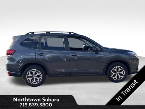 Used 2022 Subaru Forester Premium AWD/4WD image 3