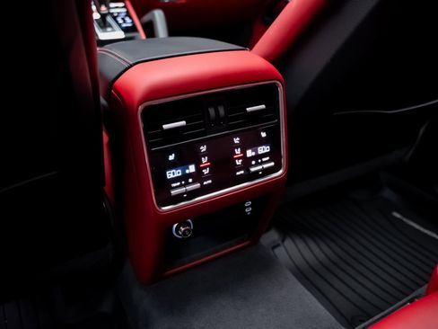 Used 2023 Porsche Cayenne S image 44