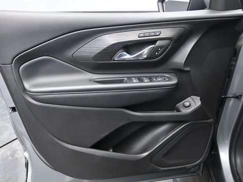 Used 2024 GMC Terrain SLT image 26