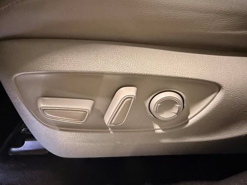 Used 2020 Toyota Highlander Platinum FWD image 17