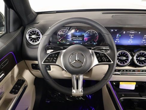 New 2026 Mercedes-Benz GLB 250 image 3