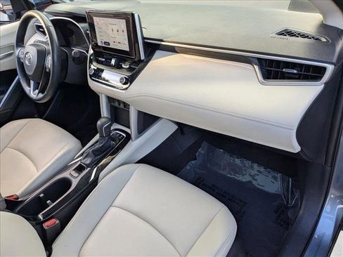 Used 2023 Toyota Corolla Cross XLE image 21