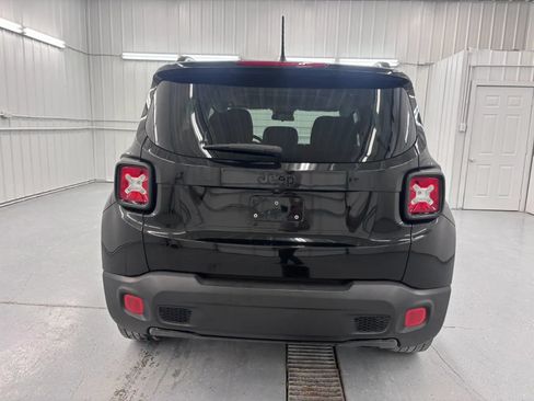 Used 2017 Jeep Renegade Altitude FWD image 5