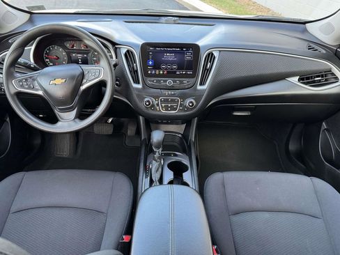 Used 2024 Chevrolet Malibu LT image 2