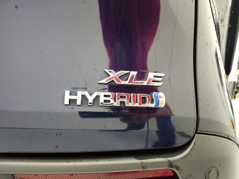 Certified 2022 Toyota Sienna XLE image 24