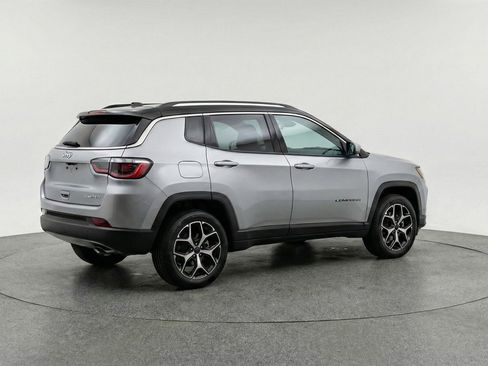 Used 2025 Jeep Compass Limited image 9