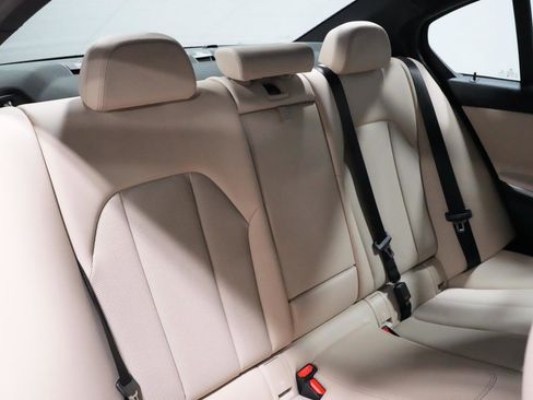 Used 2023 BMW 330i xDrive Sedan w/ Premium Package image 9