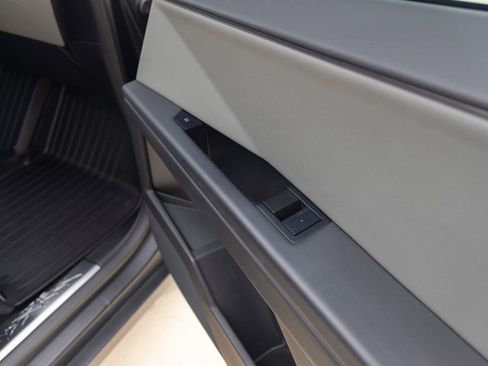 Used 2025 Tesla Cybertruck AWD Crew Cab image 28