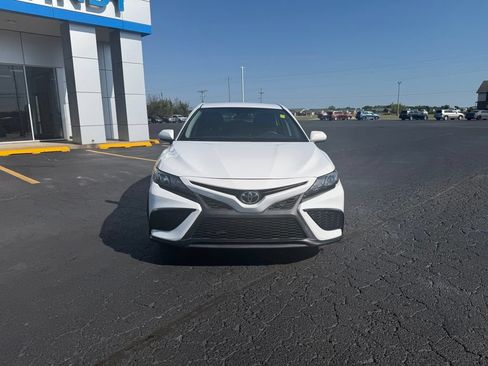 Used 2021 Toyota Camry SE FWD image 4
