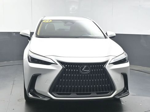 Used 2024 Lexus NX 250 FWD w/ Towing Package (2000 Lbs) image 3