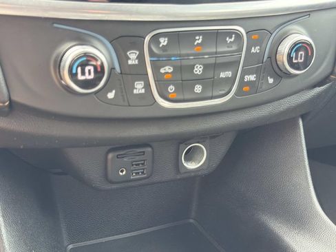 Used 2020 Chevrolet Traverse RS FWD image 22