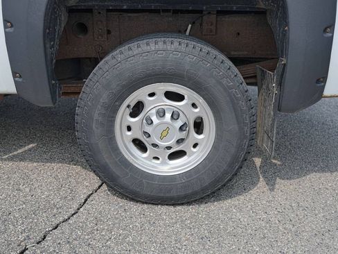 Used 2009 Chevrolet Silverado 2500 LT w/ Exterior Plus Package AWD/4WD image 9