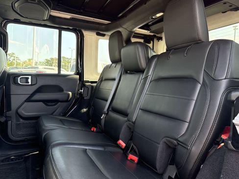 Used 2021 Jeep Wrangler Unlimited Sahara AWD/4WD image 29