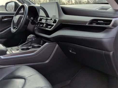Used 2020 Toyota Highlander Limited image 28