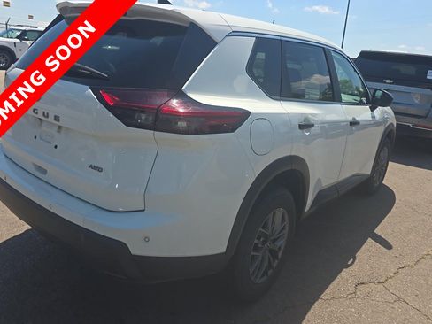 Used 2024 Nissan Rogue S AWD/4WD image 4