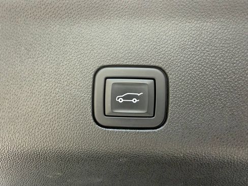 Used 2021 Chevrolet Tahoe Z71 w/ Z71 Signature Package AWD/4WD image 39