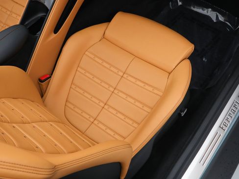 Certified 2025 Ferrari Roma Spider RWD image 25