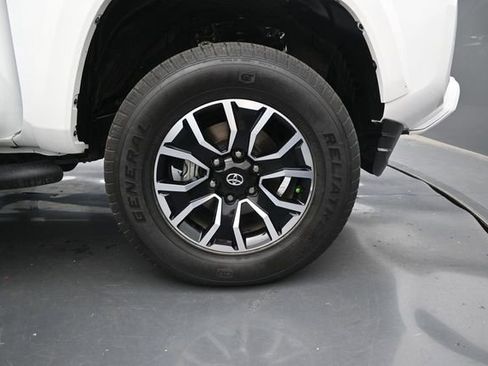 Used 2021 Toyota Tacoma TRD Sport w/ Technology Package AWD/4WD image 19