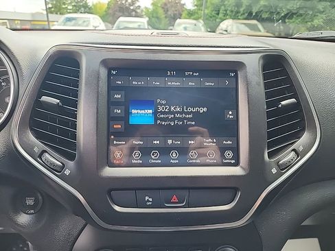 Used 2019 Jeep Cherokee Trailhawk w/ Cold Weather Group AWD/4WD image 18