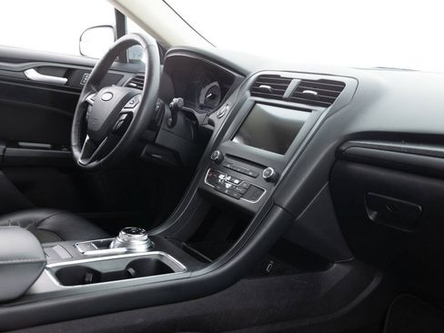 Used 2018 Ford Fusion SE w/ Equipment Group 201A FWD image 27