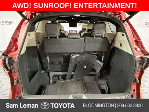 Used 2025 Toyota Sienna Platinum image 29