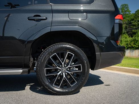 Used 2024 Lexus GX 550 w/ Accessory Package (2T) AWD/4WD image 13