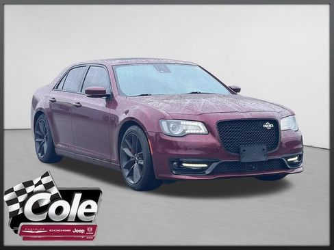 Used 2023 Chrysler 300 C RWD image 1