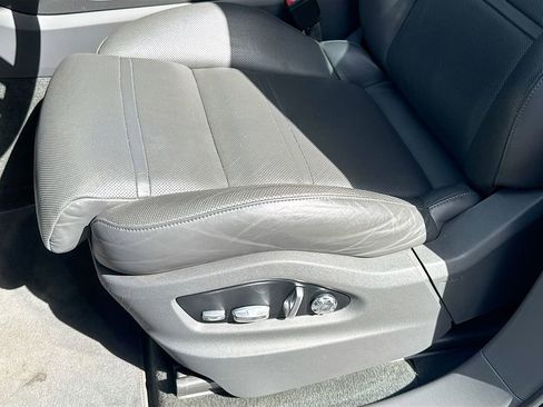 Used 2019 Porsche Cayenne Base image 21