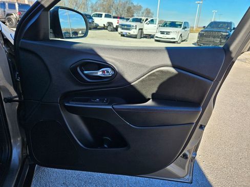 Used 2020 Jeep Cherokee Trailhawk w/ Cold Weather Group image 34