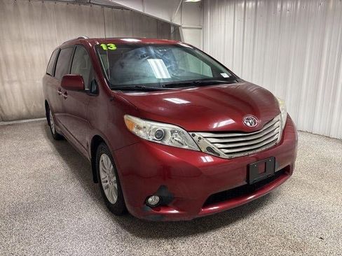 Used 2013 Toyota Sienna XLE image 2
