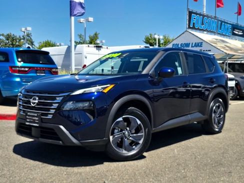 Used 2025 Nissan Rogue SV FWD image 3