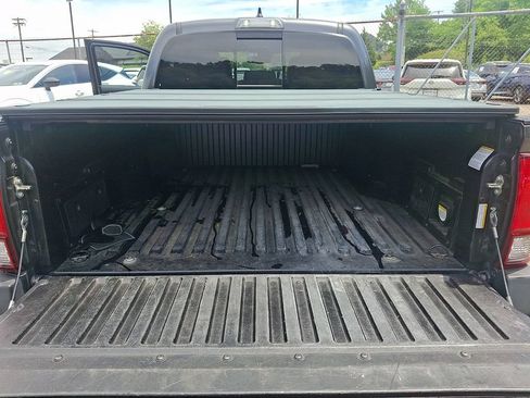 Used 2018 Toyota Tacoma TRD Off-Road AWD/4WD image 28