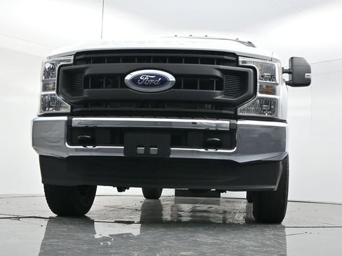 Used 2022 Ford F250 XL w/ Power Equipment Group image 38