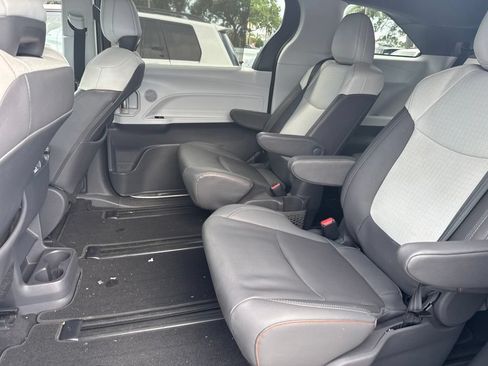 Used 2021 Toyota Sienna XSE FWD image 12