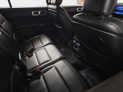Used 2020 Ford Explorer XLT w/ Equipment Group 202A image 13